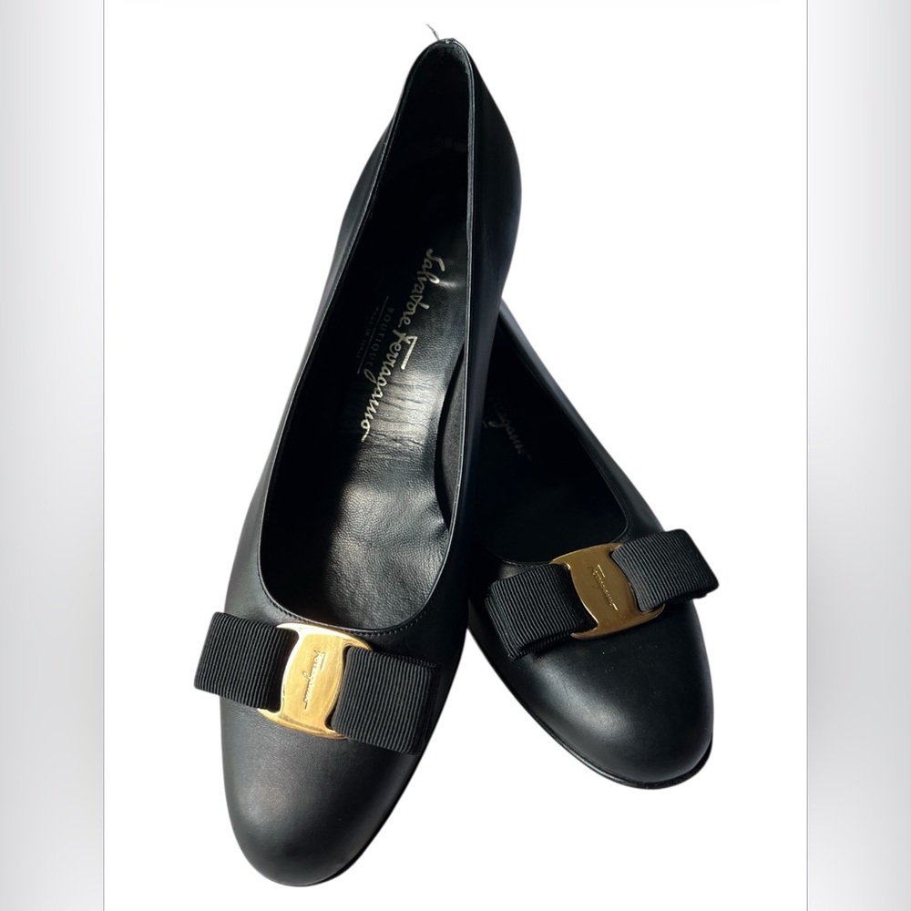Salvatore Ferragamo Vara Black Leather Bow Pumps Slip On Heels Women’s Size 7.5 - Picture 13 of 16